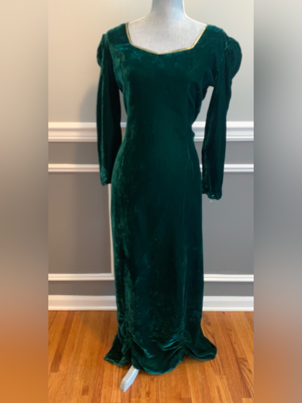 Forest Green Velvet Gown w/  Gold Trim Fairy Cosplay Renaissance Dress 90’s Wom